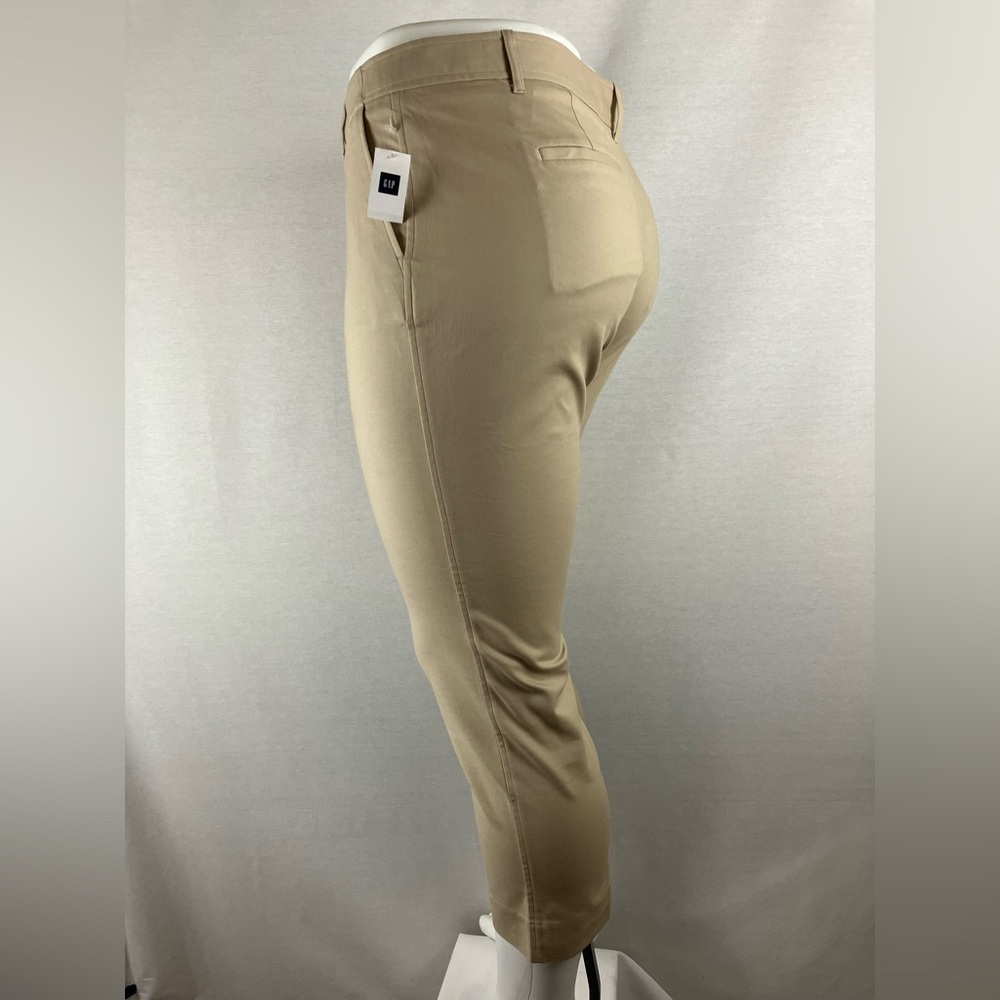 GAP Women's Capris - Picture 3 of 11